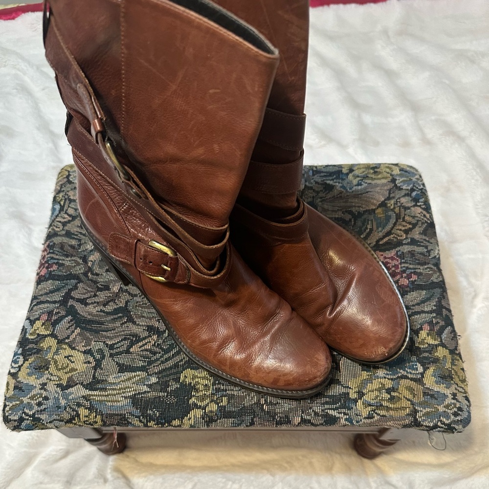 Stuart Weizmann ankle women boots in size 7.5M made in Spain‎